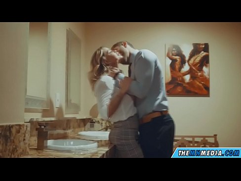 ❤️ Kana blonde ine busty inokukwezvera muchimbuzi cheveruzhinji pane zvinonyadzisira sn.pornmega.ru ☑